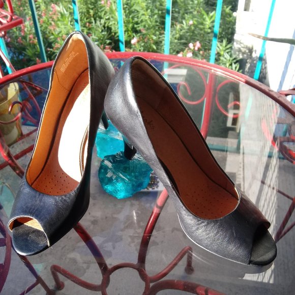 Clarks Shoes - CLARKS PEEP TOE SIZE 7M